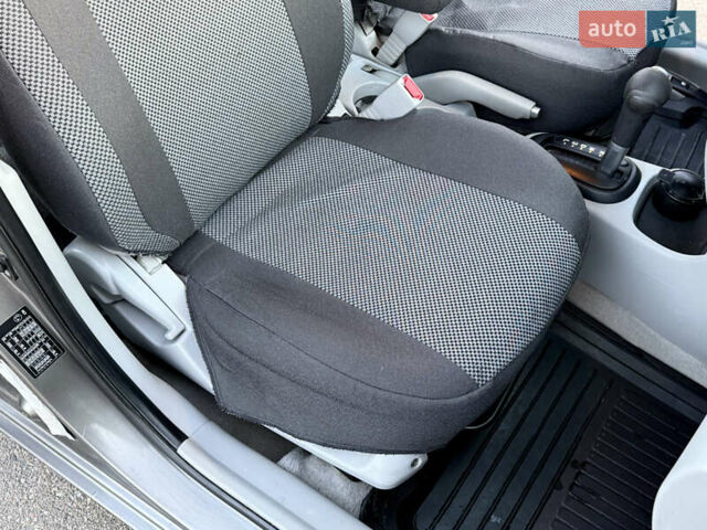 Сірий Хендай Акцент, об'ємом двигуна 1.4 л та пробігом 138 тис. км за 5600 $, фото 50 на Automoto.ua