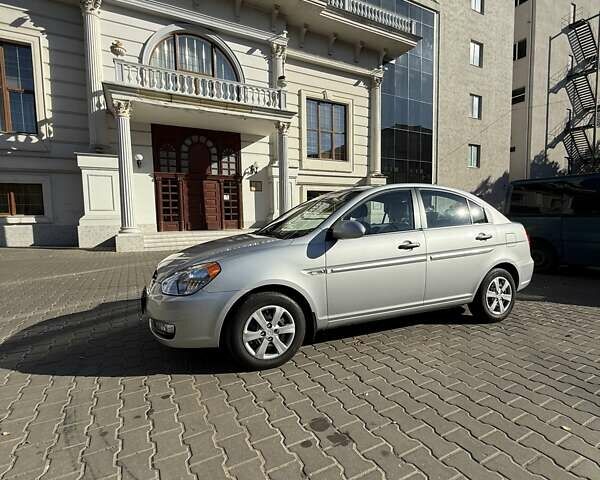 Сірий Хендай Акцент, об'ємом двигуна 1.4 л та пробігом 72 тис. км за 7500 $, фото 3 на Automoto.ua