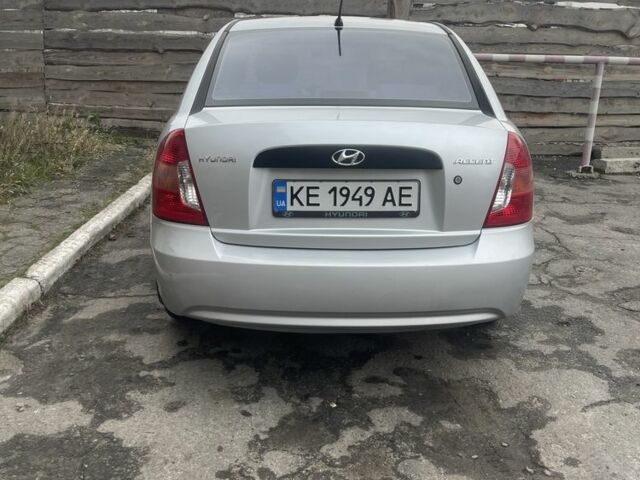 Серый Хендай Акцент, объемом двигателя 1.4 л и пробегом 168 тыс. км за 5000 $, фото 3 на Automoto.ua