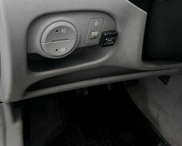 Серый Хендай Акцент, объемом двигателя 1.4 л и пробегом 220 тыс. км за 4500 $, фото 6 на Automoto.ua