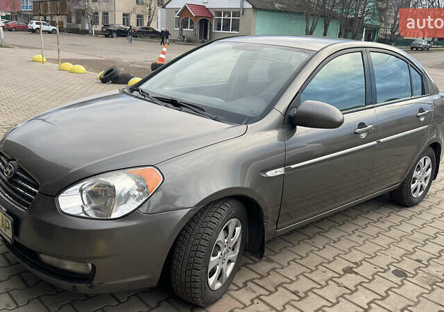 Серый Хендай Акцент, объемом двигателя 1.6 л и пробегом 180 тыс. км за 4300 $, фото 4 на Automoto.ua