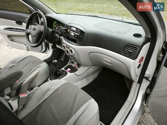 Сірий Хендай Акцент, об'ємом двигуна 1.5 л та пробігом 150 тис. км за 5500 $, фото 27 на Automoto.ua