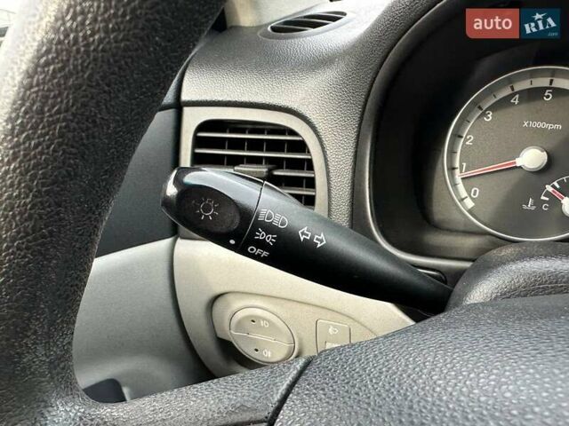 Сірий Хендай Акцент, об'ємом двигуна 1.4 л та пробігом 228 тис. км за 5990 $, фото 21 на Automoto.ua