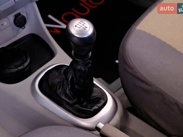 Серый Хендай Акцент, объемом двигателя 1.6 л и пробегом 55 тыс. км за 6900 $, фото 24 на Automoto.ua