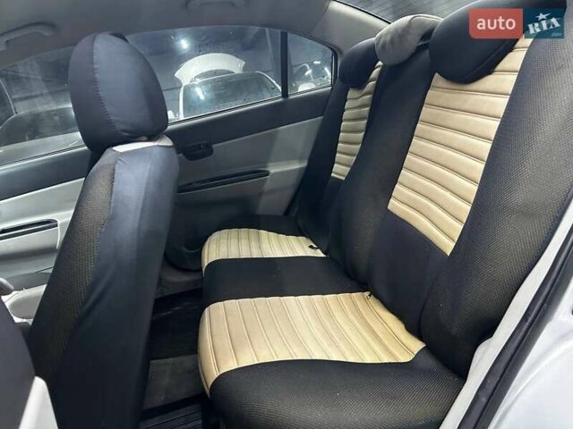 Серый Хендай Акцент, объемом двигателя 1.4 л и пробегом 168 тыс. км за 5200 $, фото 10 на Automoto.ua