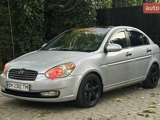 Серый Хендай Акцент, объемом двигателя 1.4 л и пробегом 200 тыс. км за 4990 $, фото 4 на Automoto.ua
