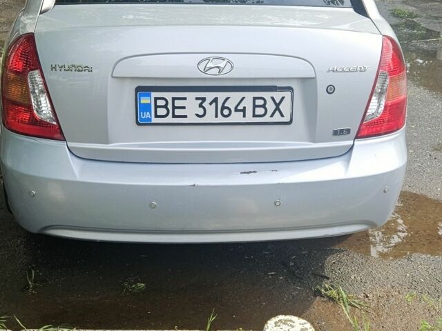 Серый Хендай Акцент, объемом двигателя 1.6 л и пробегом 208 тыс. км за 4000 $, фото 1 на Automoto.ua