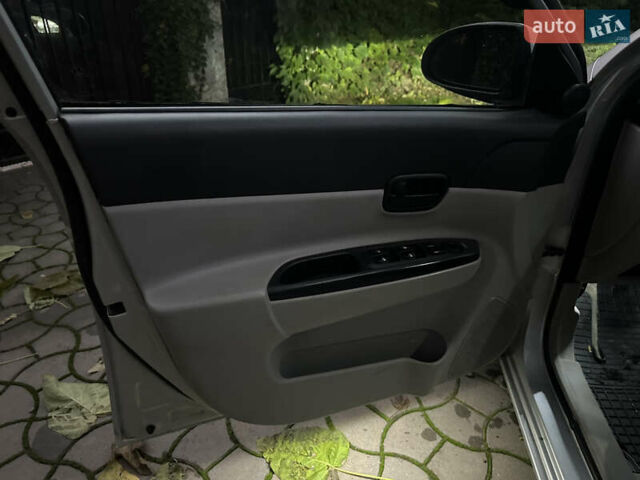 Серый Хендай Акцент, объемом двигателя 1.4 л и пробегом 200 тыс. км за 4990 $, фото 19 на Automoto.ua