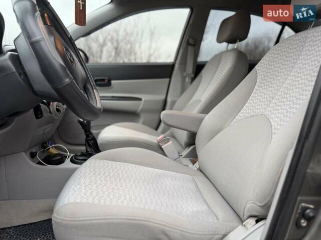 Серый Хендай Акцент, объемом двигателя 1.5 л и пробегом 251 тыс. км за 4500 $, фото 12 на Automoto.ua