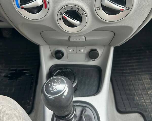 Сірий Хендай Акцент, об'ємом двигуна 1.4 л та пробігом 237 тис. км за 4700 $, фото 12 на Automoto.ua