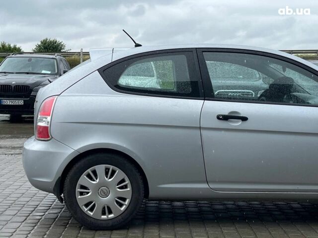 Серый Хендай Акцент, объемом двигателя 1.6 л и пробегом 105 тыс. км за 4490 $, фото 5 на Automoto.ua