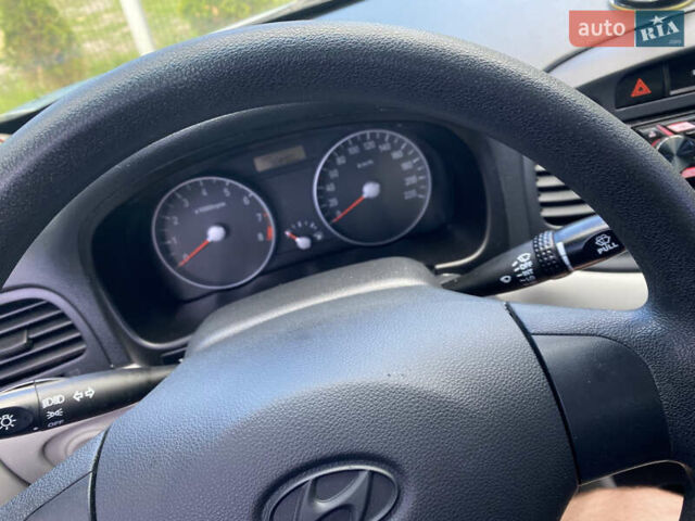 Серый Хендай Акцент, объемом двигателя 1.4 л и пробегом 85 тыс. км за 4700 $, фото 4 на Automoto.ua