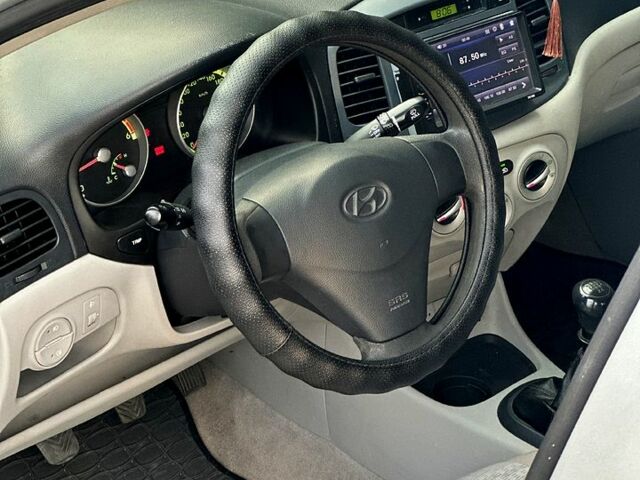 Серый Хендай Акцент, объемом двигателя 1.5 л и пробегом 189 тыс. км за 5500 $, фото 4 на Automoto.ua