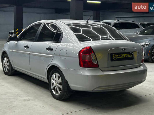 Серый Хендай Акцент, объемом двигателя 1.4 л и пробегом 168 тыс. км за 5200 $, фото 3 на Automoto.ua