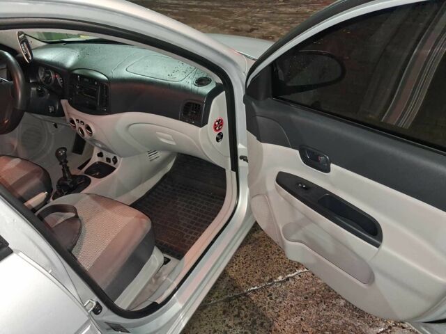 Серый Хендай Акцент, объемом двигателя 1.4 л и пробегом 160 тыс. км за 4700 $, фото 4 на Automoto.ua