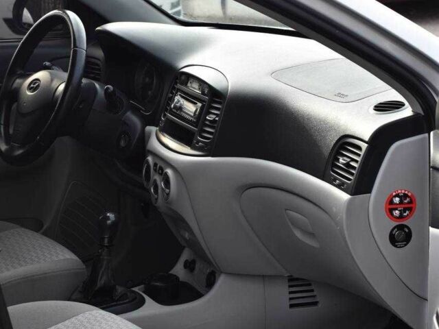 Серый Хендай Акцент, объемом двигателя 1.4 л и пробегом 327 тыс. км за 4999 $, фото 11 на Automoto.ua