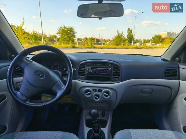 Серый Хендай Акцент, объемом двигателя 1.4 л и пробегом 275 тыс. км за 4700 $, фото 7 на Automoto.ua