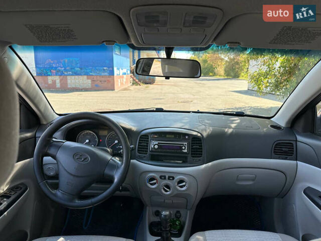 Сірий Хендай Акцент, об'ємом двигуна 1.4 л та пробігом 206 тис. км за 4900 $, фото 2 на Automoto.ua