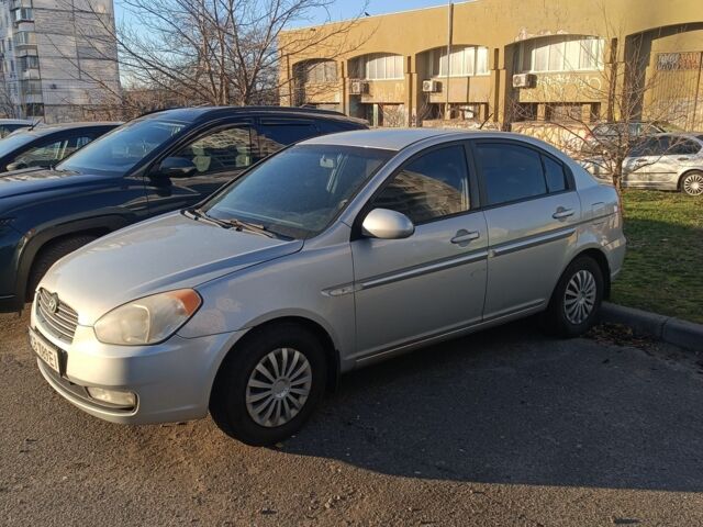 Серый Хендай Акцент, объемом двигателя 1.6 л и пробегом 246 тыс. км за 4900 $, фото 1 на Automoto.ua