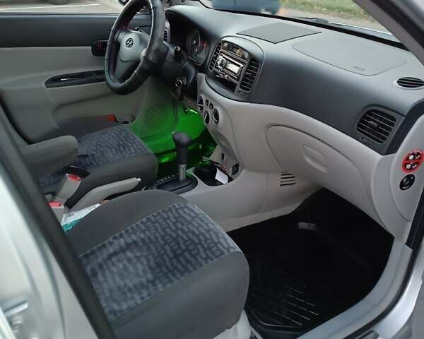 Сірий Хендай Акцент, об'ємом двигуна 1.4 л та пробігом 130 тис. км за 5100 $, фото 47 на Automoto.ua