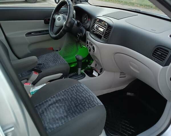 Сірий Хендай Акцент, об'ємом двигуна 1.4 л та пробігом 130 тис. км за 5100 $, фото 11 на Automoto.ua