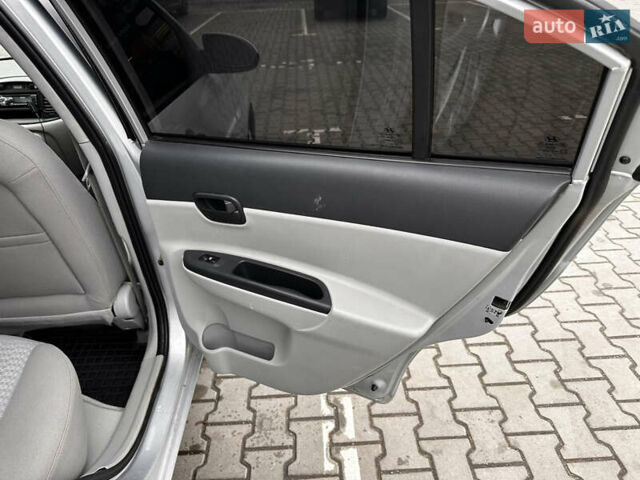 Серый Хендай Акцент, объемом двигателя 1.4 л и пробегом 327 тыс. км за 4500 $, фото 27 на Automoto.ua