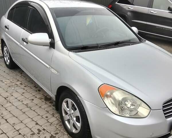 Серый Хендай Акцент, объемом двигателя 1.4 л и пробегом 235 тыс. км за 4250 $, фото 1 на Automoto.ua