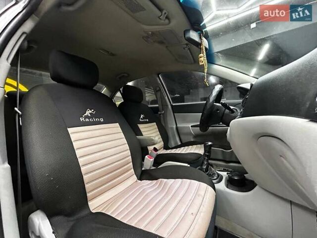 Серый Хендай Акцент, объемом двигателя 1.4 л и пробегом 168 тыс. км за 5200 $, фото 19 на Automoto.ua