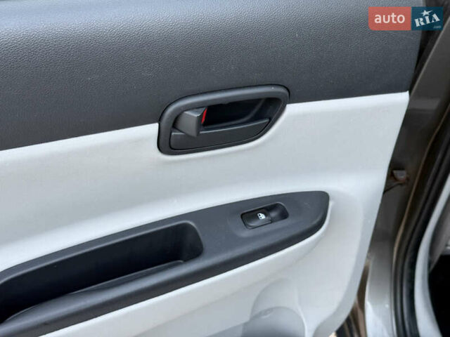 Сірий Хендай Акцент, об'ємом двигуна 1.4 л та пробігом 138 тис. км за 5600 $, фото 39 на Automoto.ua