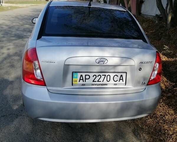 Серый Хендай Акцент, объемом двигателя 1.6 л и пробегом 150 тыс. км за 7000 $, фото 5 на Automoto.ua