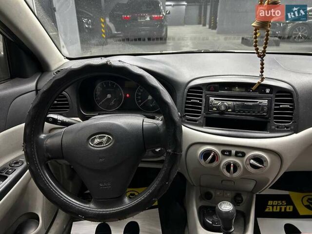 Серый Хендай Акцент, объемом двигателя 1.4 л и пробегом 168 тыс. км за 5200 $, фото 12 на Automoto.ua