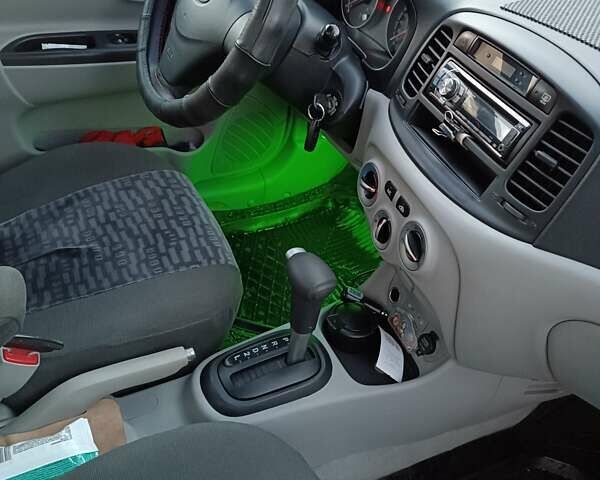 Сірий Хендай Акцент, об'ємом двигуна 1.4 л та пробігом 130 тис. км за 5100 $, фото 38 на Automoto.ua