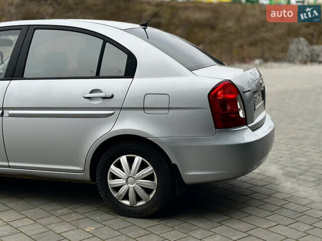 Серый Хендай Акцент, объемом двигателя 1.4 л и пробегом 312 тыс. км за 4150 $, фото 7 на Automoto.ua