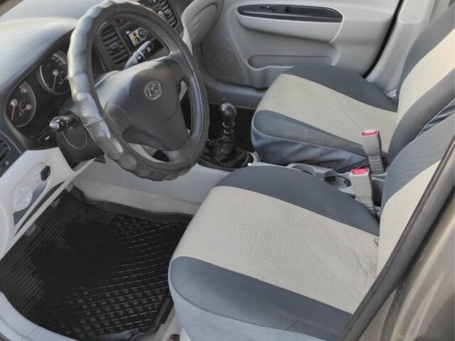 Сірий Хендай Акцент, об'ємом двигуна 1.4 л та пробігом 240 тис. км за 4650 $, фото 7 на Automoto.ua