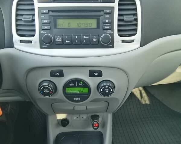 Серый Хендай Акцент, объемом двигателя 1.6 л и пробегом 150 тыс. км за 7000 $, фото 11 на Automoto.ua