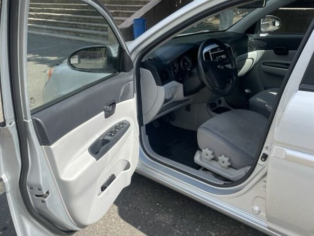 Сірий Хендай Акцент, об'ємом двигуна 1.6 л та пробігом 130 тис. км за 4500 $, фото 6 на Automoto.ua