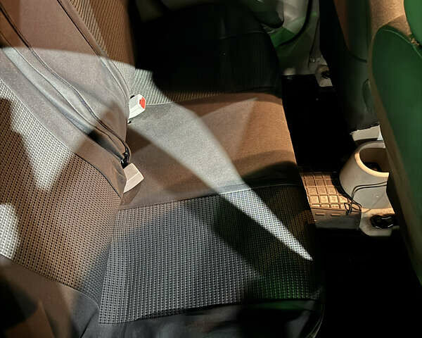 Серый Хендай Акцент, объемом двигателя 1.49 л и пробегом 250 тыс. км за 5300 $, фото 10 на Automoto.ua