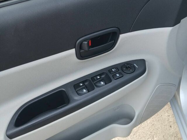 Сірий Хендай Акцент, об'ємом двигуна 1.4 л та пробігом 83 тис. км за 5999 $, фото 5 на Automoto.ua