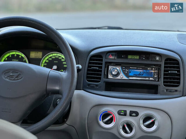 Серый Хендай Акцент, объемом двигателя 1.4 л и пробегом 98 тыс. км за 4899 $, фото 32 на Automoto.ua
