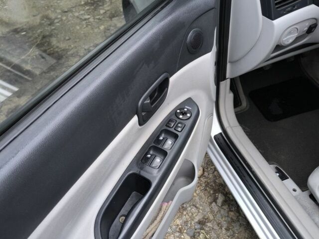 Серый Хендай Акцент, объемом двигателя 1.4 л и пробегом 120 тыс. км за 3600 $, фото 14 на Automoto.ua