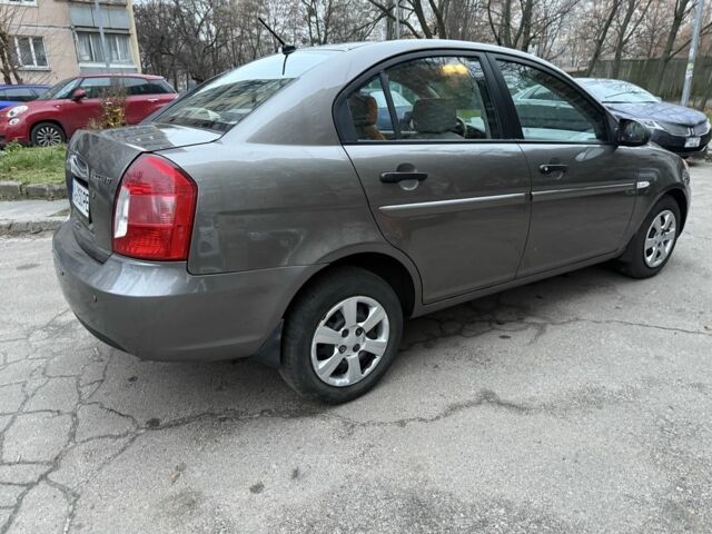 Серый Хендай Акцент, объемом двигателя 1.4 л и пробегом 281 тыс. км за 4900 $, фото 5 на Automoto.ua