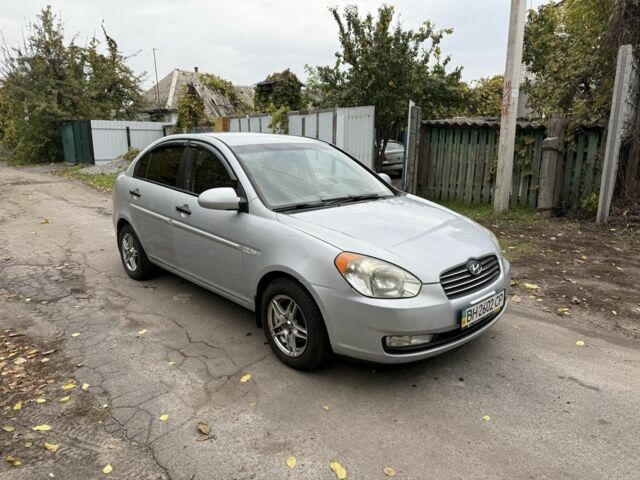 Серый Хендай Акцент, объемом двигателя 1.4 л и пробегом 200 тыс. км за 3500 $, фото 4 на Automoto.ua