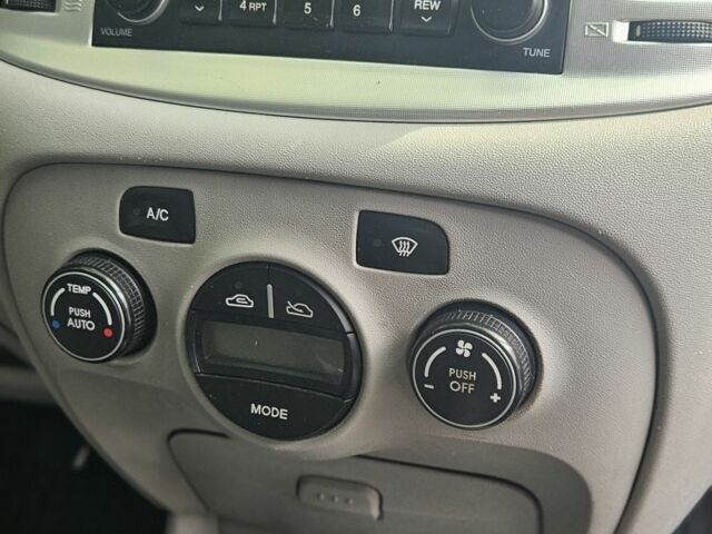 Серый Хендай Акцент, объемом двигателя 1.6 л и пробегом 208 тыс. км за 4000 $, фото 3 на Automoto.ua