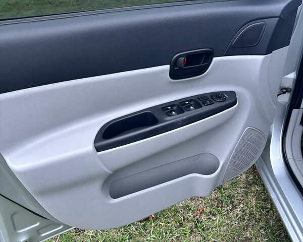 Серый Хендай Акцент, объемом двигателя 1.6 л и пробегом 251 тыс. км за 4799 $, фото 8 на Automoto.ua