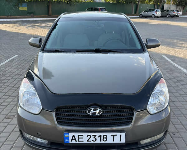 Серый Хендай Акцент, объемом двигателя 1.4 л и пробегом 135 тыс. км за 4800 $, фото 4 на Automoto.ua