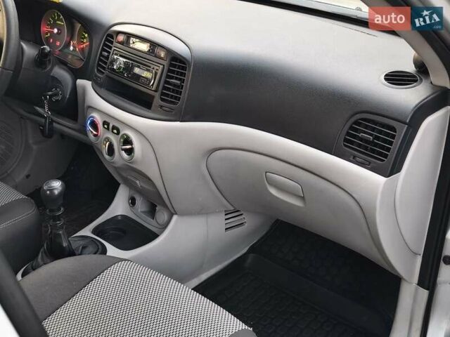 Сірий Хендай Акцент, об'ємом двигуна 1.4 л та пробігом 139 тис. км за 4500 $, фото 14 на Automoto.ua