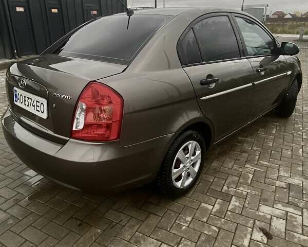 Серый Хендай Акцент, объемом двигателя 1.4 л и пробегом 344 тыс. км за 5000 $, фото 4 на Automoto.ua