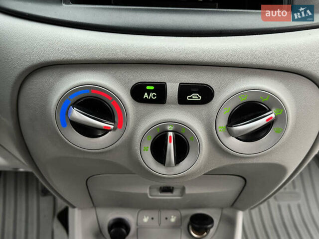 Сірий Хендай Акцент, об'ємом двигуна 1.4 л та пробігом 224 тис. км за 4400 $, фото 19 на Automoto.ua