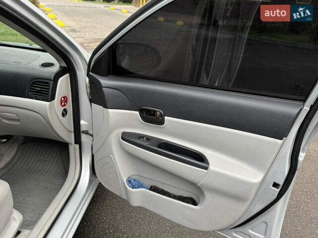 Сірий Хендай Акцент, об'ємом двигуна 1.4 л та пробігом 224 тис. км за 4400 $, фото 8 на Automoto.ua