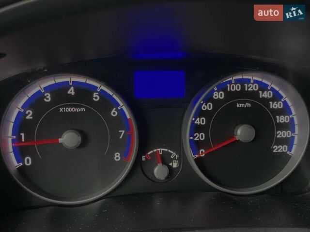 Серый Хендай Акцент, объемом двигателя 1.4 л и пробегом 344 тыс. км за 5000 $, фото 5 на Automoto.ua